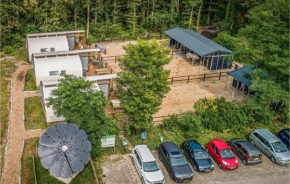 Stunning StaCaravan In Hoogersmilde With Wifi